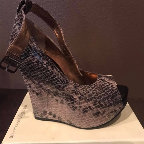 Cathy Jean Shoes - Cathy Jean wedges size 7